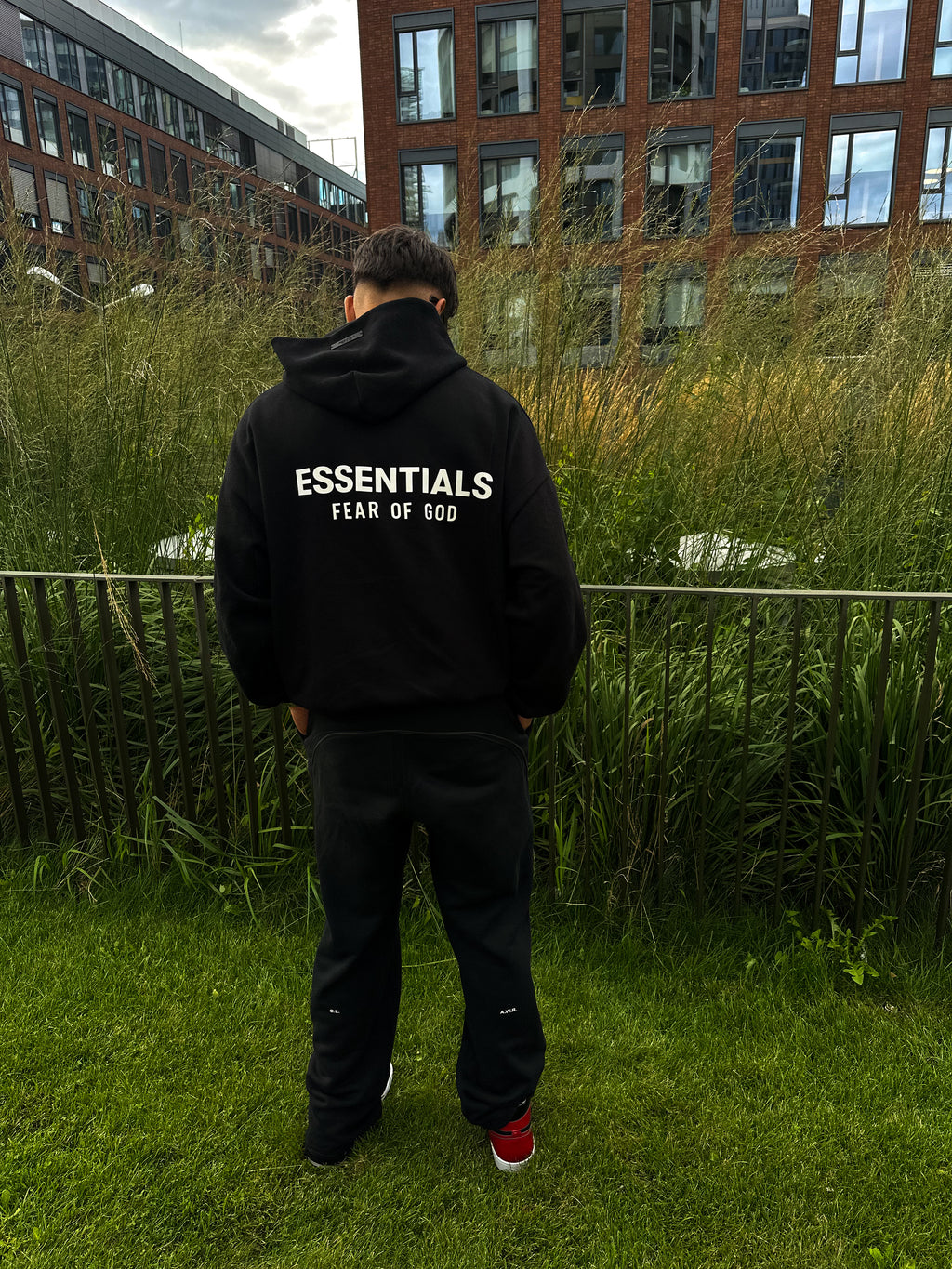 Flísová mikina Fear of God Essentials II 'čierna' 